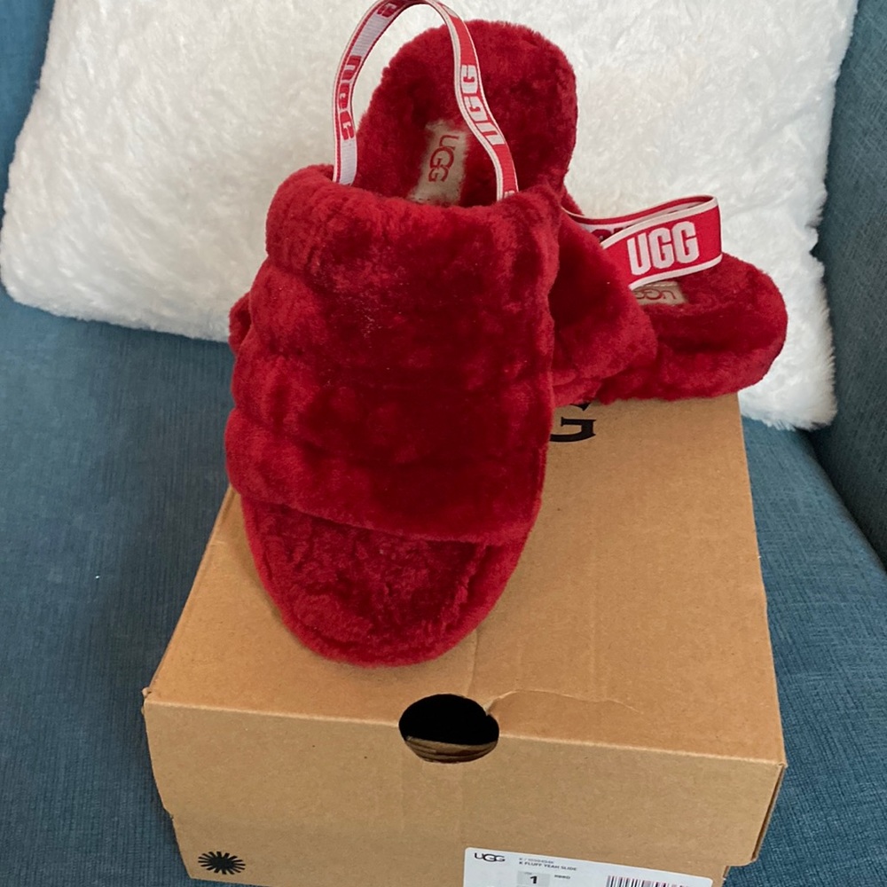Ugg fluff yeah slippers girls/kids size 1 Red